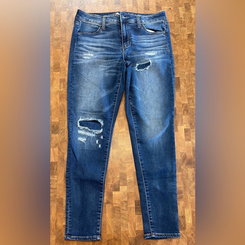 American Eagle Distressed Jegging